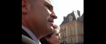 La AVT, en París junto a la familia del gendarme asesinado por ETA